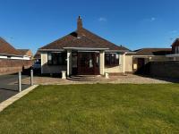 Maesllan - A Spacious Holiday Home in Porthcawl - 5 bedrooms, sleeps up to 10 people - Chambres d'hôtes Porthcawl
