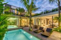 Casa Hugo2 3BR Luxury Oasis in Central Canggu - Bed and Breakfast Tambakboyo