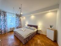Apartamento de 1 dormitorio con balcón