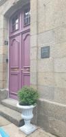 Des fleurs au balcon - Bed and Breakfast Quintin