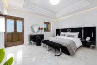 Deluxe Double Room with Balcony and Partial Sea View