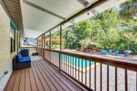 1 Mi to UF Campus: Group Retreat w/ Outdoor Oasis - B&B Gainesville