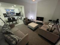Modern Five Bed Long Stays and Contractors Welcome - Bed and Breakfast Burnley