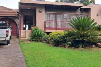 Spacious and homely 4-bed home in Honey Hills - B&B Roodepoort