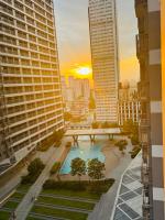 KD's Home - Fast WiFi, Netflix , Pool , Karaoke - B&B Manila