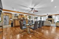 Big 6BR,4BA Home w 10-Car Parking for CrewsGrps - B&B Atlanta