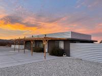 Desert Oasis - Firepit, Stargazing, Kitchen Essentials, 5 Acres, & Joshua Trees - Sleeps 6 Comfortably, 7 with Sofa, 8 Maximum - B&B Landers