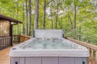Cozy Cabin Retreat with Hot Tub Game Room - Chambres d’hôtes Blue Ridge