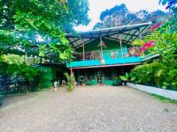 Camera Quadrupla Economy