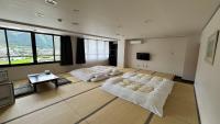 Main Building Large Japanese-Style Family Room with Shared Bathroom
