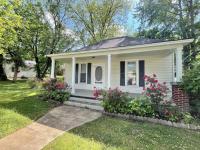 The Yellow Cottage By Tims Ford Lake - B&B Winchester