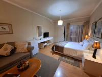 Basic Triple Room with Shared Bathroom