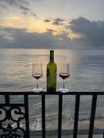 Beachfront villa with Direct Ocean Access Sleeps 12 - B&B Cabo Rojo