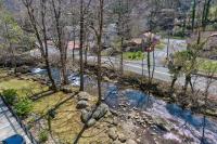 Riverside Escape - Bed and Breakfast Gatlinburg