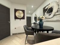 Stunning Reading Centre Apt - 1BR, 1 BA - F14 - B&B Reading