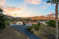 Entire Private House with Mountain View, Jetted Tub, 2500 sqft, King Bed, Garage, 3 Bedrooms 2 Bathrooms, Available Now - Chambres d'hôtes Jamul