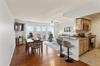 Bayfront Boardwalk Condo w Sunrise Views - Chambres d'hôtes North Beach