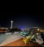 Cozy Downtown Condo Retreat with Space Needle View - B&B Seattle