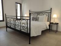 Deluxe One-Bedroom Apartment