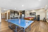 Lakeview Lodge for 36 with Indoor & Outdoor Pool - B&B Hollister