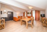 Großes Apartment mit 1 Schlafzimmer und Balkon, Top 6