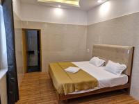 Deluxe Double Room (2 Adults + 1 Child)