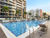 Stylish 1BR with Netflix Pool & Gym Access - B&B Dubái