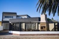 Poseidon Beachfront Holiday Home - B&B