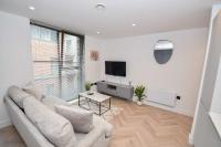 Modern 2 Bed Flat in Central Manchester w Balcony - B&B
