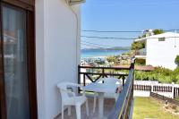 Beachfront Bliss in Nikiti, Spacious 2 Story Villa with Stunning Sea Views - B&B Skála Nikíta