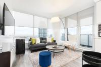 Brentwood 2BR Condo with City Views, Workspace and Parking for 6 - Bed and Breakfast Burnaby