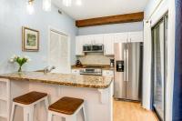 Walk to Slopes Wintergreen Resort Condo with Pool - B&B Lyndhurst