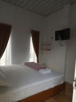 Deluxe Room (2 Adults + 1 Child)