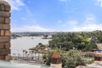Family Friendly 2BR Apartment w/Seaview Balcony - Ferienwohnung Sydney