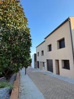 Can Pou, charming village house in Girona - Ferienwohnung Campllong