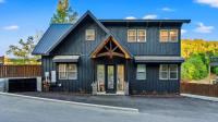 Bearfoot Bungalow - Lakefront Paradise - Bed and Breakfast Sevierville