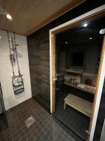 Great two bedrooms apartment with a private sauna and a sea view from the balcony close Helsinki center - Chambres d'hôtes Helsinki
