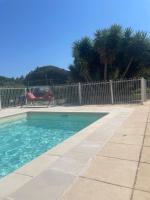 Golfe de Saint Tropez, 5min beach, 1 chambre , 1 canapé lit , terrasse - B&B Gassin
