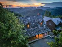 4BR Cabin with Ski Resort, Mtn Views & Hot Tub - B&B Mars Hill