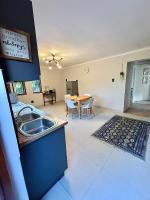 Spacious George self catering apartment for families, golfers, business travellers and couples 1 queen bed 2 sleeper couches - B&B George