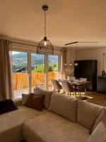 Neubau, Bergpanorama, gute Lage, Tiefgarage - Bed and Breakfast Berchtesgaden