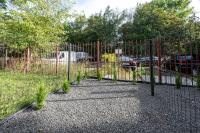 Blue Garden Studio by Fengshui4u, prywatny ogródek, bezpłatny parking, nowy budynek, dostęp na kod - Chambres d'hôtes Łódź