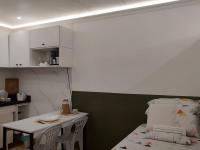 Studio 102 Cop 30 - B&B