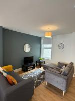 Modern 3 Bed House in Southsea, Sleeps 6 with Garden & Parking - Chambres d'hôtes Portsmouth