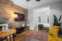 2BR Lower East Side Family Haven Private Patio - Bed and Breakfast New York