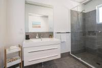 Beach Bum Bungalow 1- WIFI, Short walk to the beach - Chambres d’hôtes Busselton