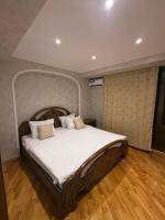 F1 Luxury Apartment - Bed and Breakfast Bakoe