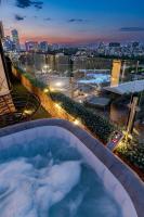 Downtown Floreasca Penthouse w Jacuzzi&Terrace - B&B Bucarest