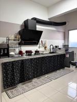 Homestaymsenyumiays Netflix KLIA 15 min - Chambres d'hôtes Kampong Pelembang