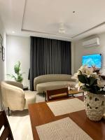 Zameen Aurum Luxury Apartments Gulberg 3 Mirhaa homes -1 - Chambres d'hôtes Lahore